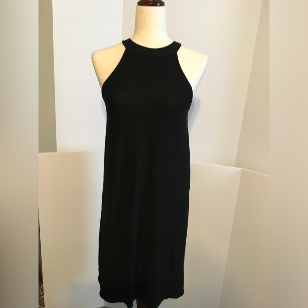 NWOT Venus Black Sleeveless Halter Shift Dress